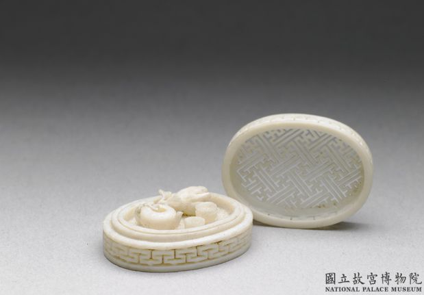 Ivory nested miniature box in openwrok relief (set of eleven), by Huang Zhenxiao. Qing dynasty, Qianloing reign, 1739-China Archive